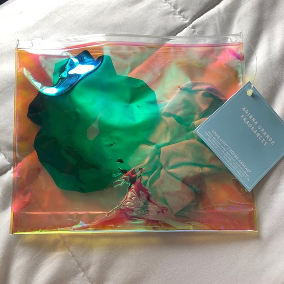 Ariana Grande Scrunchies - Picture 2 of 4